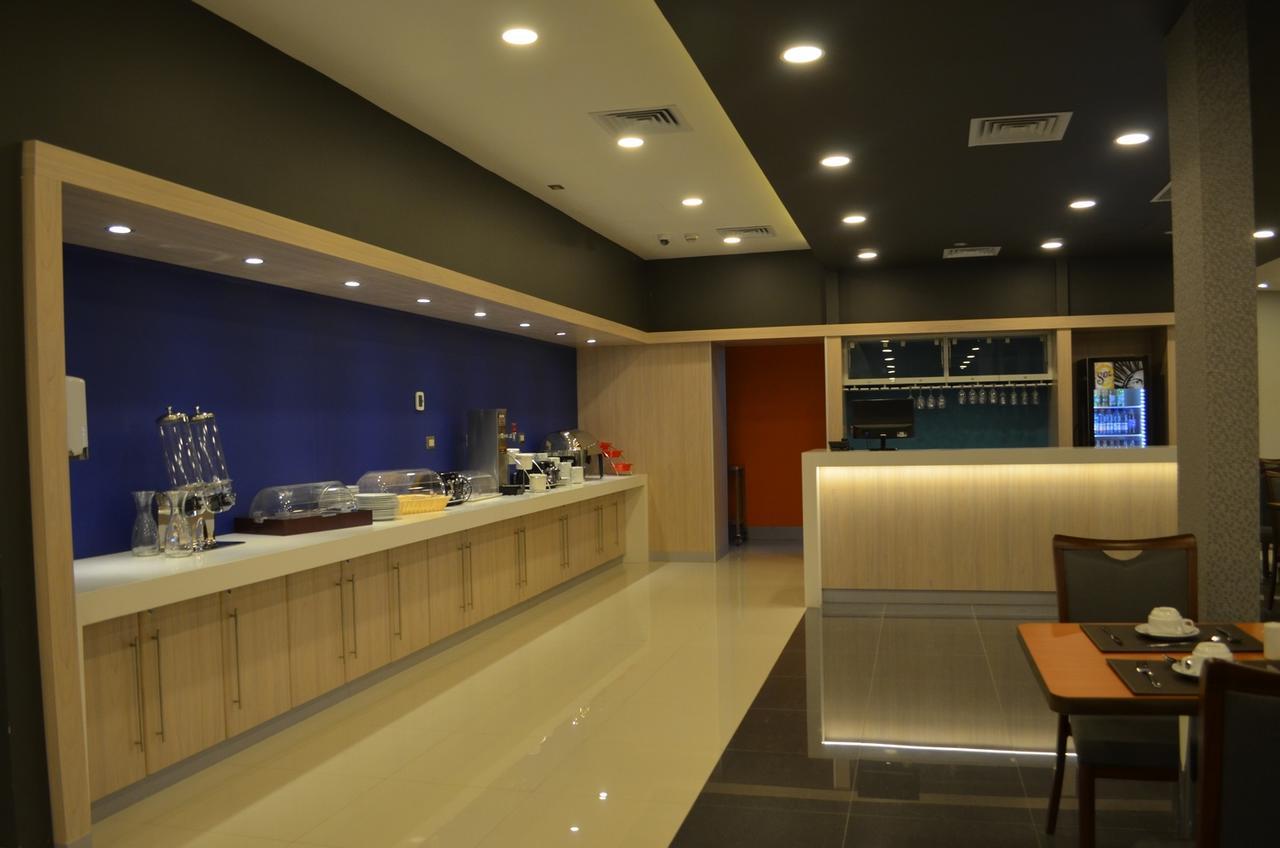 Hotel Diego De Almagro Calama Express Kültér fotó
